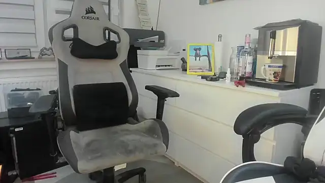 Snapshot of PinkyBoyD chatting on 1, 12, 2025 PinkyBoyD online show from 1, 12, 2025