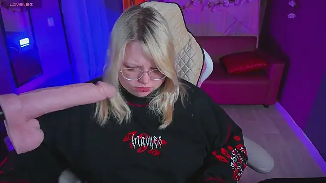 Yoki Shizuko online show from 6, 4, 2026