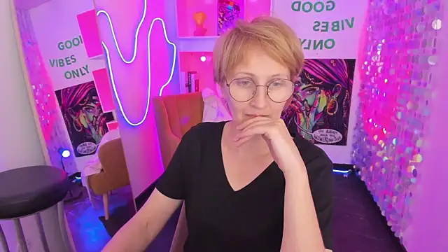 Snapshot of Paris_Cherry chatting on 3, 5, 2026 Paris Cherry online show from 3, 5, 2026
