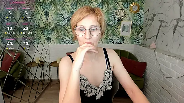 Snapshot of Paris_Cherry chatting on 10, 5, 2026 Paris Cherry online show from 10, 5, 2026