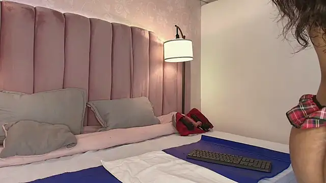 HallyBans online show from 8, 4, 2026