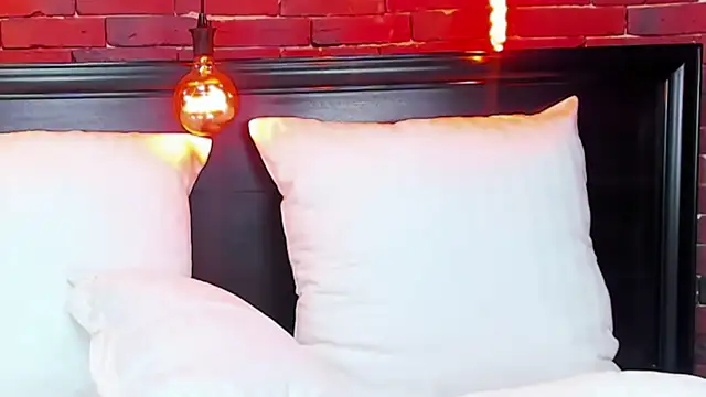 Snapshot of ChristynaRoss chatting on 5, 2, 2025 ChristynaRoss online show from 5, 2, 2025