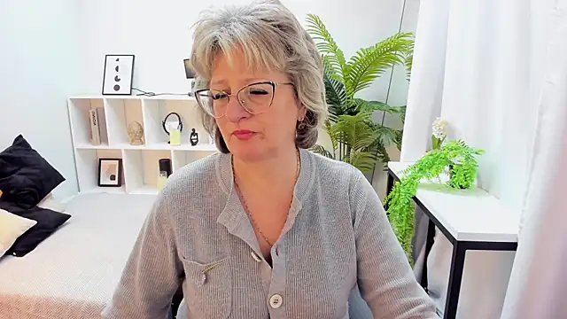 EvelynJoyful online show from 19, 11, 2025