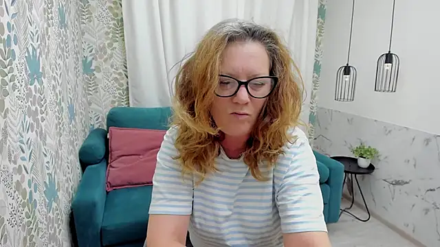 Snapshot of LeaPure chatting on 13, 6, 2026 LeaPure online show from 13, 6, 2026