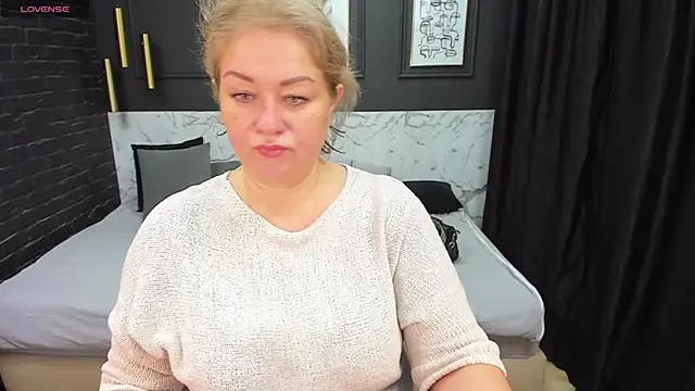 Snapshot of JenniferLight chatting on 3, 2, 2025 JenniferLight online show from 3, 2, 2025
