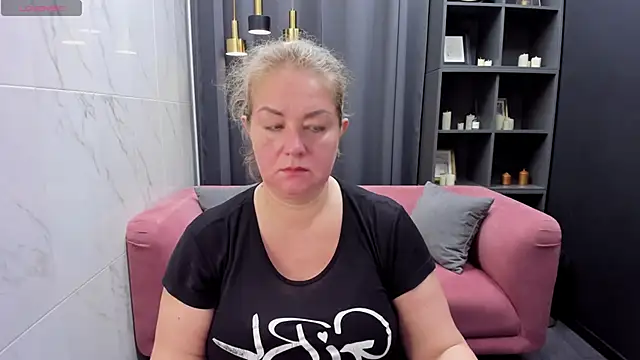 Snapshot of JenniferLight chatting on 6, 2, 2025 JenniferLight online show from 6, 2, 2025