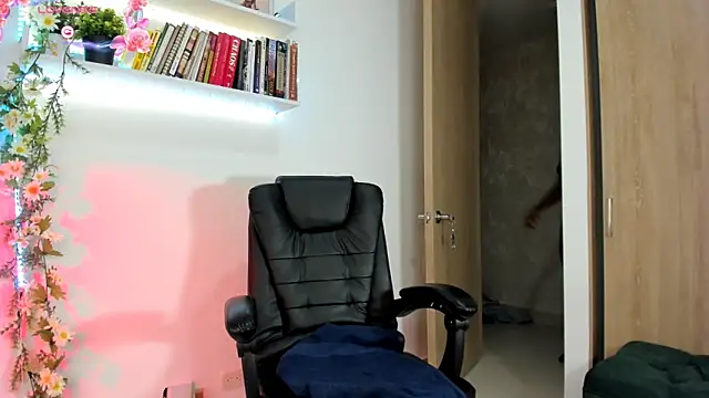 Snapshot of ALLMECANDY chatting on 5, 12, 2024 ALLMECANDY online show from 5, 12, 2024