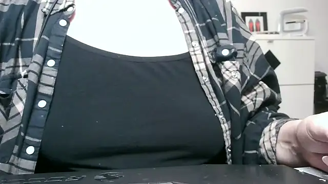 Snapshot of heidi60 chatting on 20, 1, 2025 heidi60 online show from 20, 1, 2025