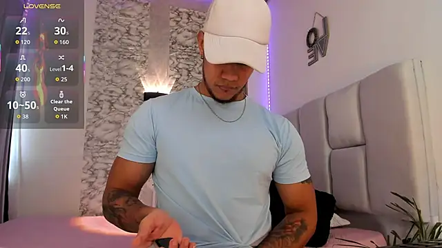 Snapshot of CRAZYBOYLOVE chatting on 15, 10, 2025 CRAZYBOYLOVE online show from 15, 10, 2025