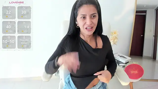 Snapshot of renata_t_ chatting on 17, 4, 2026 renata t online show from 17, 4, 2026