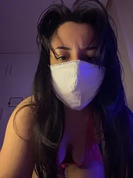 White-Petite online show from 3, 4, 2026