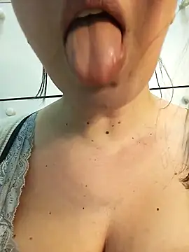 Snapshot of Dolcissima33 chatting on 3, 3, 2025 Dolcissima33 online show from 3, 3, 2025