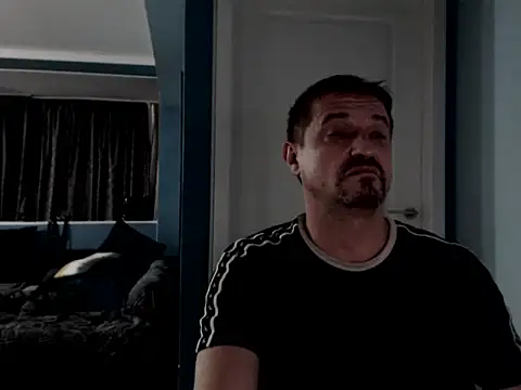 Snapshot of MisterFaithRO chatting on 8, 5, 2026 MisterFaithRO online show from 8, 5, 2026