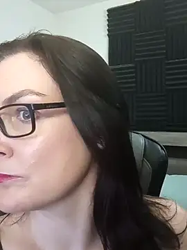 Snapshot of DesreRose chatting on 27, 4, 2026 DesreRose online show from 27, 4, 2026