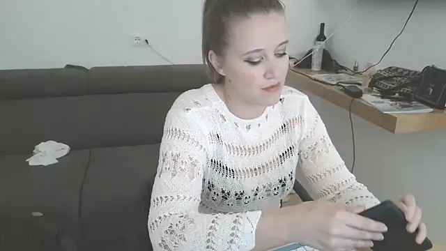 Snapshot of Neonstar chatting on 16, 4, 2026 Neonstar online show from 16, 4, 2026