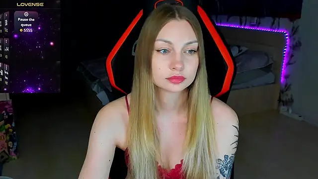 Snapshot of BiMolly chatting on 3, 4, 2026 BiMolly online show from 3, 4, 2026