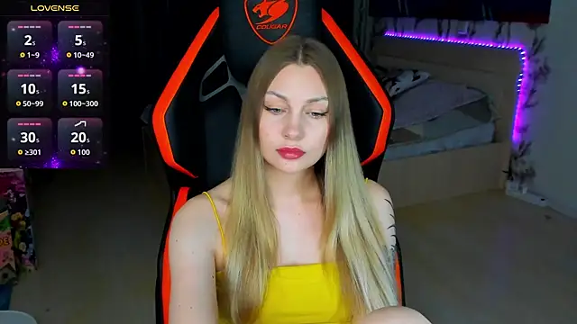 Snapshot of BiMolly chatting on 8, 4, 2026 BiMolly online show from 8, 4, 2026