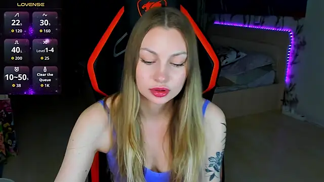 Snapshot of BiMolly chatting on 8, 4, 2026 BiMolly online show from 8, 4, 2026