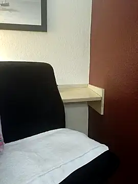 PichyPrettyPussy online show from 2, 1, 2025