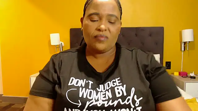 Snapshot of zandile chatting on 29, 4, 2026 zandile online show from 29, 4, 2026