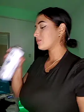 Snapshot of Shantal_Lovee chatting on 23, 4, 2026 Shantal Lovee online show from 23, 4, 2026