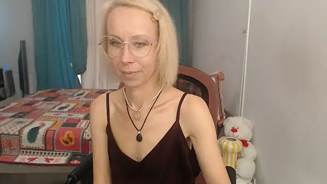 LuxuryNika online show from 16, 9, 2025