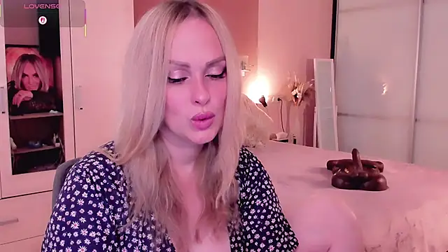 Libby Nora online show from 22, 9, 2025