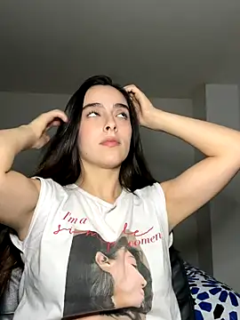 Snapshot of swrennn19 chatting on 7, 10, 2025 swrennn19 online show from 7, 10, 2025