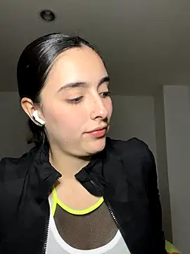 Snapshot of swrennn19 chatting on 15, 10, 2025 swrennn19 online show from 15, 10, 2025