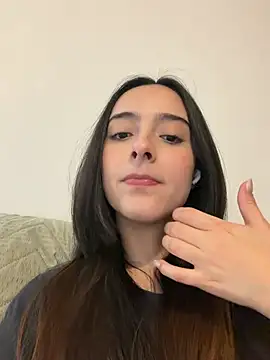 Snapshot of swrennn19 chatting on 5, 4, 2026 swrennn19 online show from 5, 4, 2026