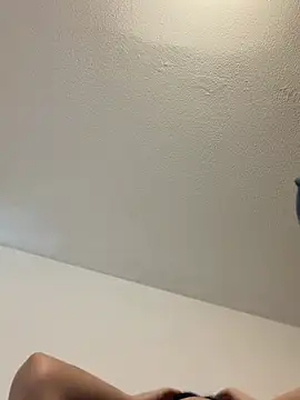 Snapshot of swrennn19 chatting on 16, 4, 2026 swrennn19 online show from 16, 4, 2026