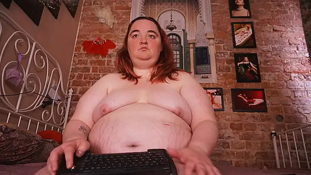 Snapshot of Evelively chatting on 7, 5, 2026 Evelively online show from 7, 5, 2026