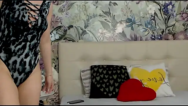 RoseDiamond06 online show from 13, 2, 2025