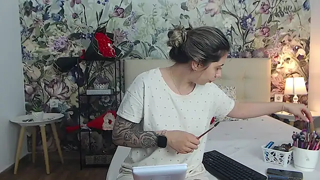 Snapshot of RoseDiamond06 chatting on 10, 7, 2026 RoseDiamond06 online show from 10, 7, 2026