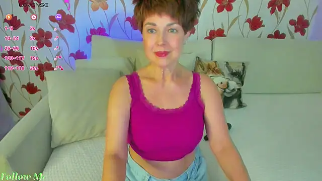 Snapshot of JennAlison chatting on 4, 4, 2026 JennAlison online show from 4, 4, 2026