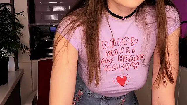 Snapshot of YOUR_SWEET_DREAM chatting on 6, 3, 2026 YOUR SWEET DREAM online show from 6, 3, 2026