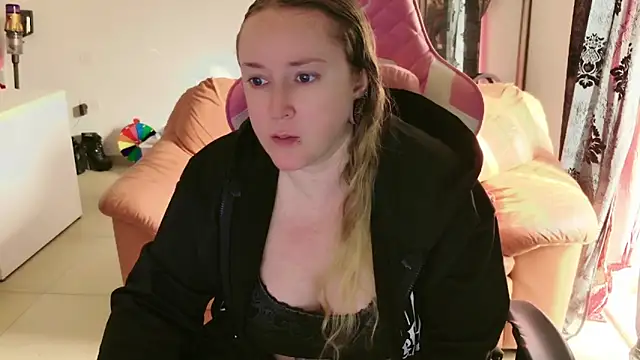 Snapshot of kisicaxx chatting on 2, 2, 2025 kisicaxx online show from 2, 2, 2025