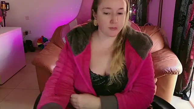 Snapshot of kisicaxx chatting on 3, 2, 2025 kisicaxx online show from 3, 2, 2025