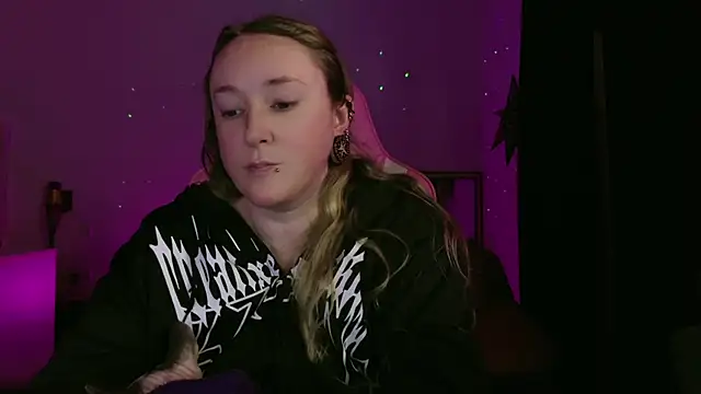 Snapshot of kisicaxx chatting on 4, 2, 2025 kisicaxx online show from 4, 2, 2025