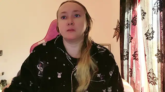 Snapshot of kisicaxx chatting on 6, 2, 2025 kisicaxx online show from 6, 2, 2025