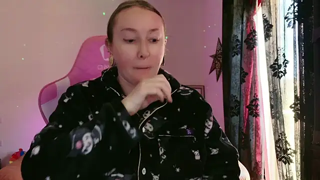 Snapshot of kisicaxx chatting on 6, 2, 2025 kisicaxx online show from 6, 2, 2025