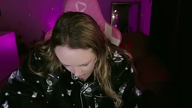 Snapshot of kisicaxx chatting on 7, 2, 2025 kisicaxx online show from 7, 2, 2025