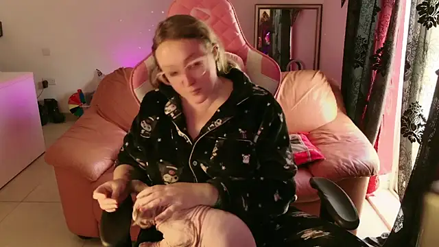 Snapshot of kisicaxx chatting on 8, 2, 2025 kisicaxx online show from 8, 2, 2025