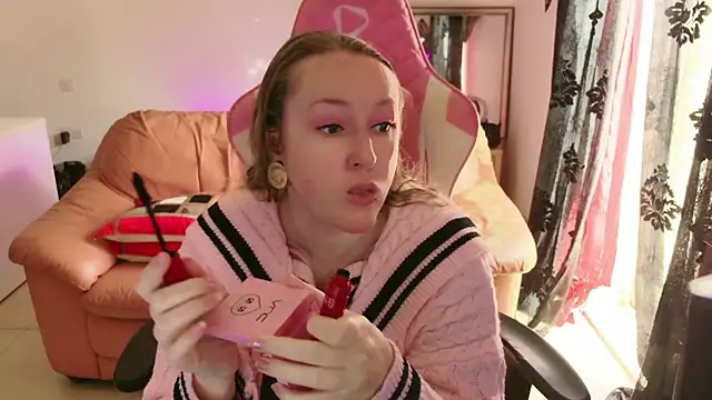 Snapshot of kisicaxx chatting on 11, 2, 2025 kisicaxx online show from 11, 2, 2025