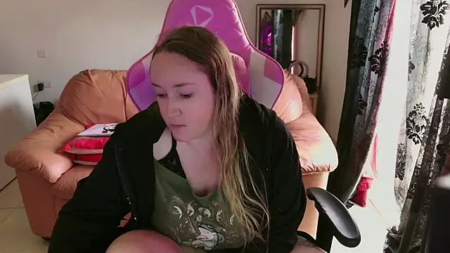 Snapshot of kisicaxx chatting on 12, 2, 2025 kisicaxx online show from 12, 2, 2025