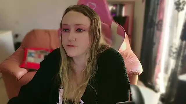 Snapshot of kisicaxx chatting on 17, 2, 2025 kisicaxx online show from 17, 2, 2025