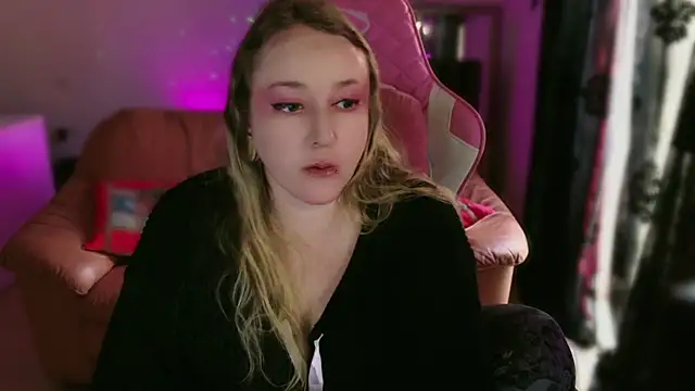 Snapshot of kisicaxx chatting on 17, 2, 2025 kisicaxx online show from 17, 2, 2025