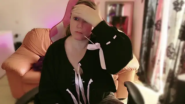 Snapshot of kisicaxx chatting on 18, 2, 2025 kisicaxx online show from 18, 2, 2025