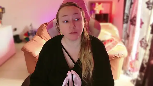 Snapshot of kisicaxx chatting on 4, 3, 2025 kisicaxx online show from 4, 3, 2025