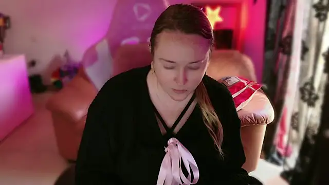 Snapshot of kisicaxx chatting on 4, 3, 2025 kisicaxx online show from 4, 3, 2025